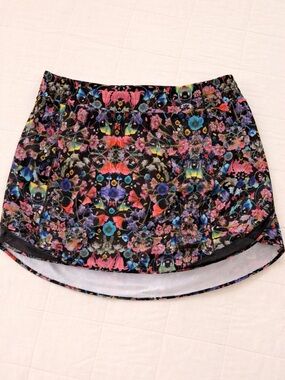 Lululemon Skirt / Skort – Size 12 - Short